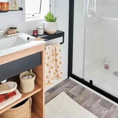 4 Etoiles - Piscine - Ccbbiai Kamp alanı