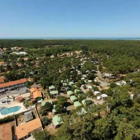 4 Etoiles - Piscine - Ccbbiai Kamp alanı