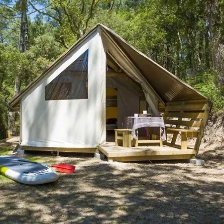 4 Etoiles - Piscine - Ccbbiai Kamp alanı *