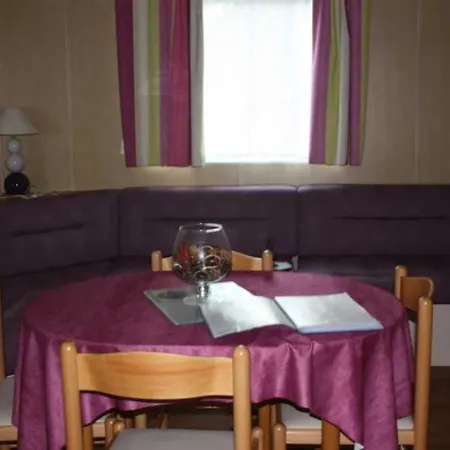 4 Etoiles - Piscine - Ccbbiai Kamp alanı *