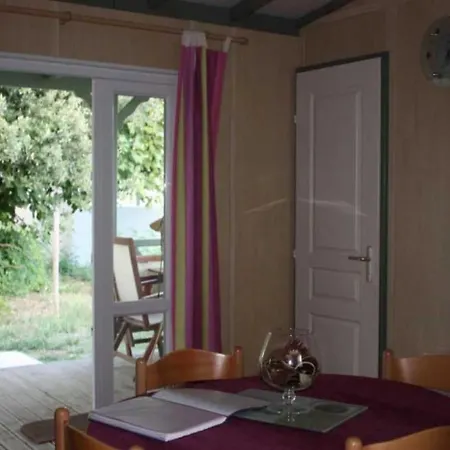 4 Etoiles - Piscine - Ccbbiai Kamp alanı *