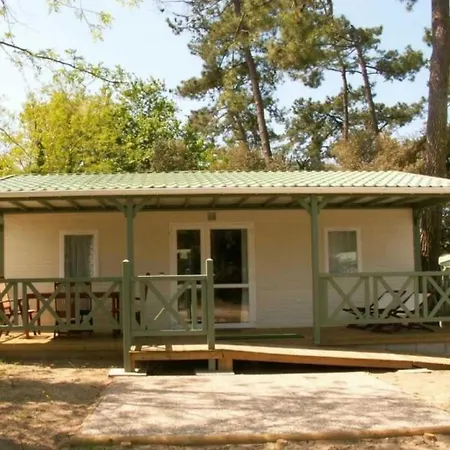 4 Etoiles - Piscine - Ccbbiai Kamp alanı