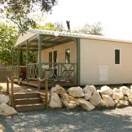 4 Etoiles - Piscine - Ccbbiai Kamp alanı *