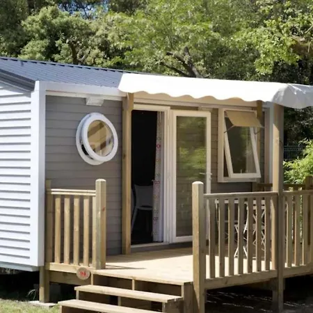 4 Etoiles - Piscine - Ccbbiai Kamp alanı *